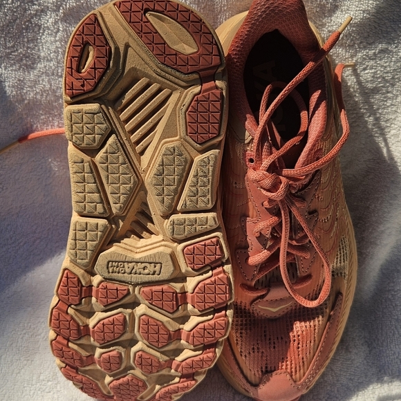 HOKA Clifton LS Sneaker Cantaloupe/Electric Coral Women’s 6 Comfy ( New $175) - Picture 5 of 6